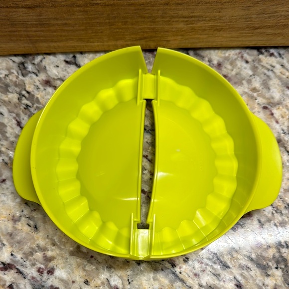 Tupperware Empanada Press - Picture 2 of 3